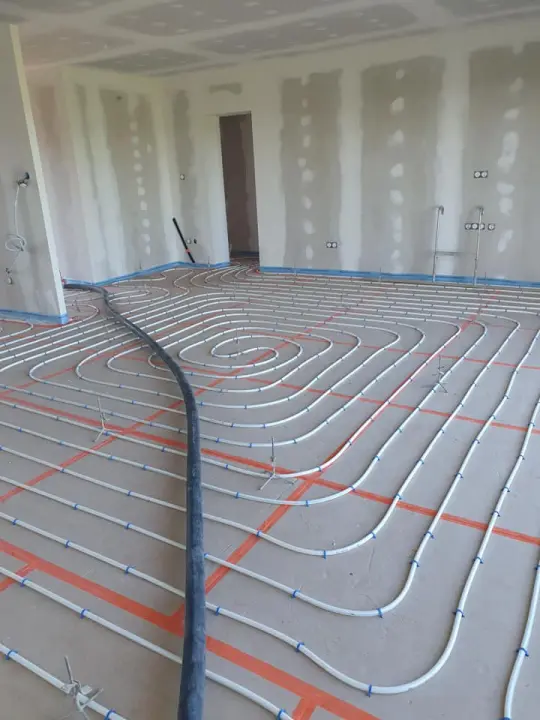 Coulage Chape fluide pour placher chauffant 